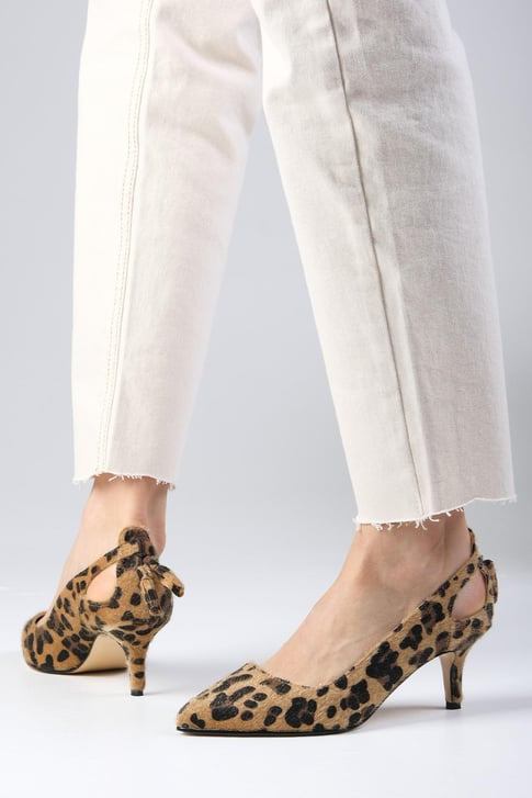 حذاء بكعب قصير بنقشة تايجر