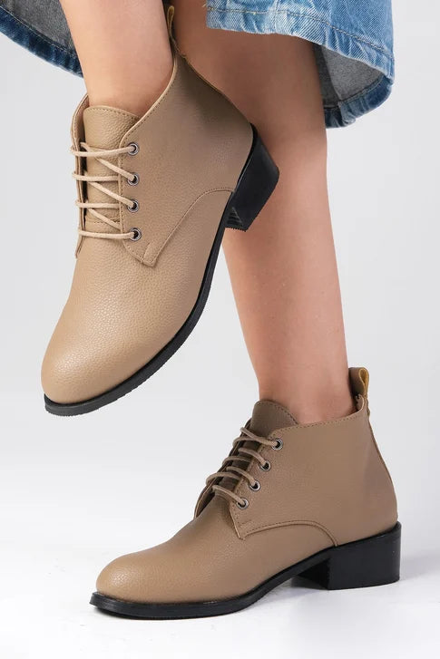 جزمة قصيرة بلون المنك