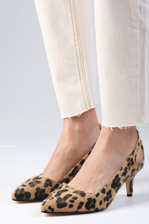 حذاء بكعب قصير بنقشة تايجر