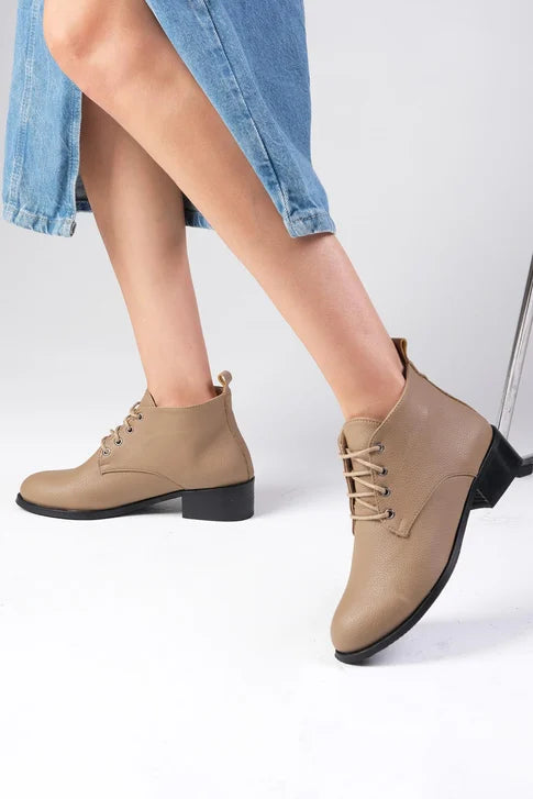 جزمة قصيرة بلون المنك