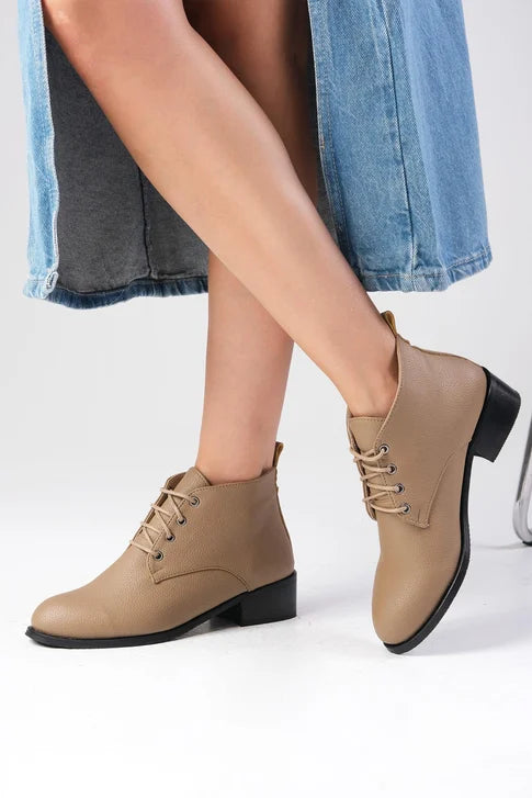 جزمة قصيرة بلون المنك