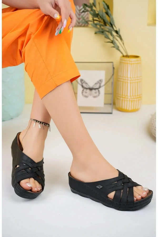 سليبر نسائي يومي باللون الأسود