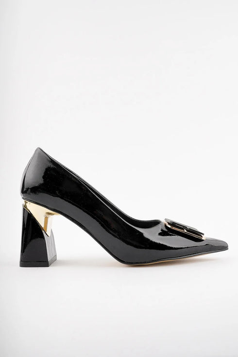 حذاء بإبزيم ذهبي وكعب عالي- أسود