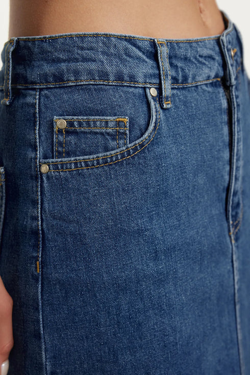 تنورة من الجينز لون أزرق