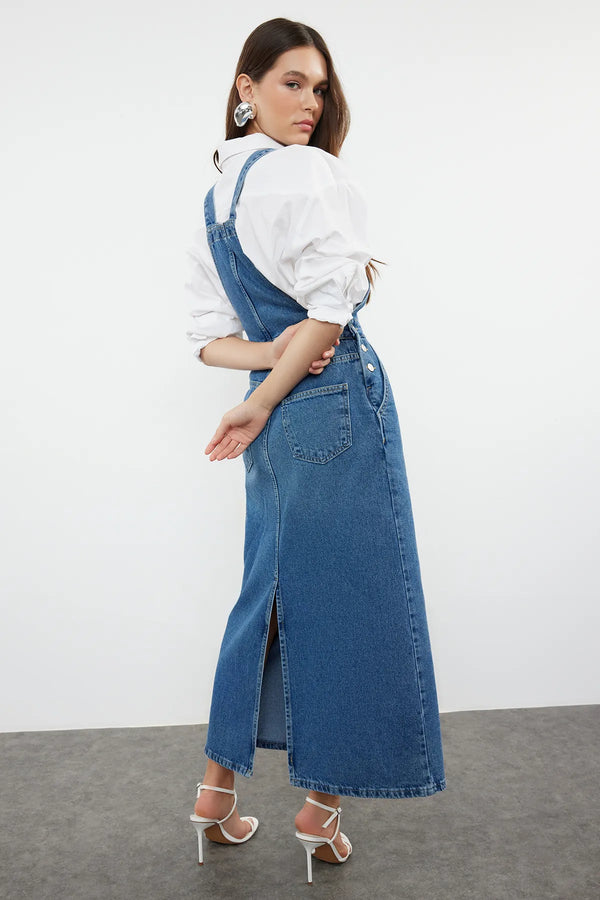 فستان طويل جينز باللون الأزرق