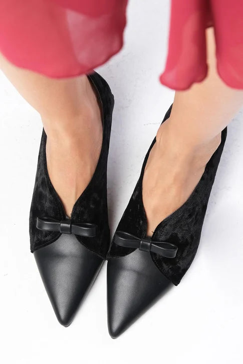 حذاء مخمل بكعب قصير- أسود