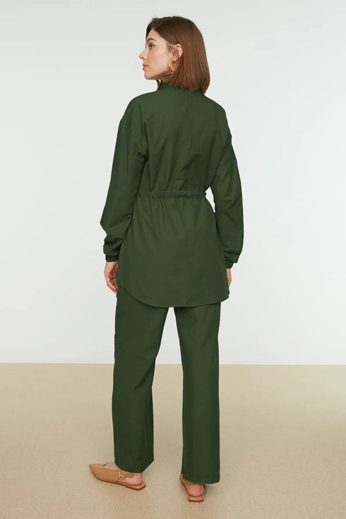 طقم من قميص وبنطلون - كاكي