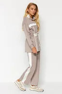 طقم نسائي من قطعتين باللون البيج