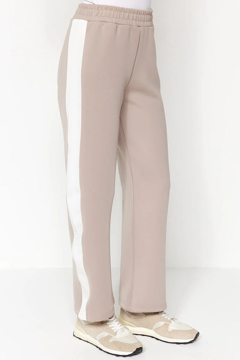 طقم نسائي من قطعتين باللون البيج