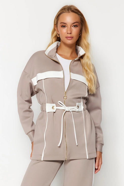 طقم نسائي من قطعتين باللون البيج