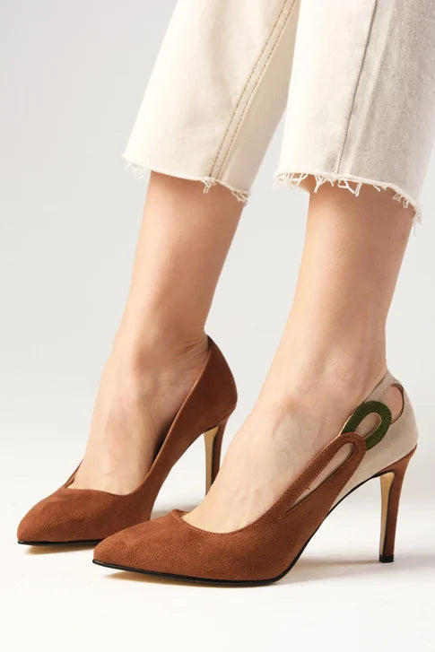 حذاء كعب عالي لون عسلي