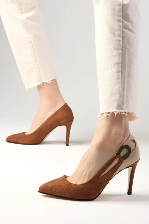 حذاء كعب عالي لون عسلي