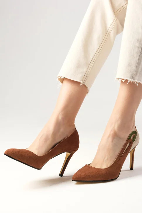 حذاء كعب عالي لون عسلي