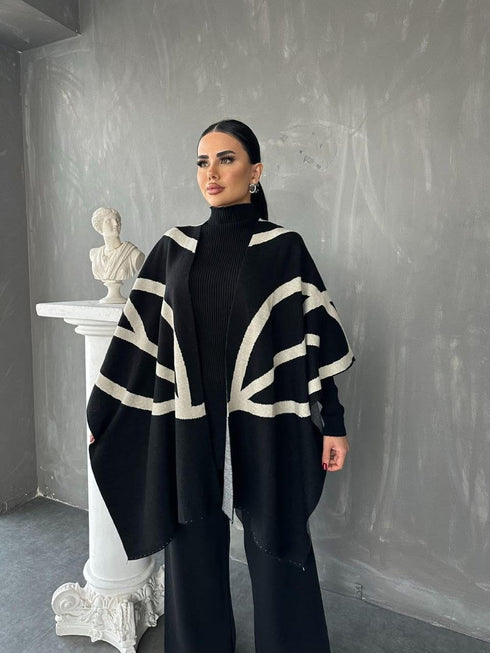 طقم صوف لون أسود 3 قطع *