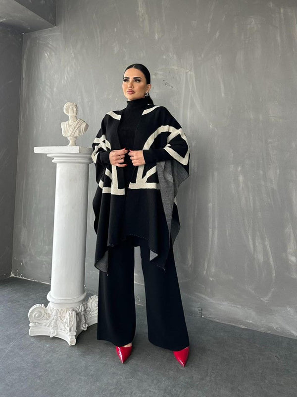 طقم صوف لون أسود 3 قطع *