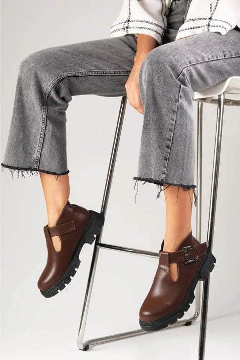 حذاء أكسفورد بني بكعب عريض