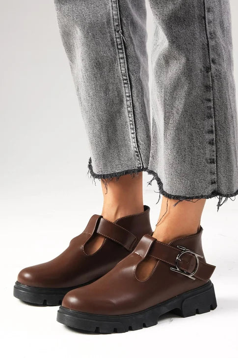 حذاء أكسفورد بني بكعب عريض