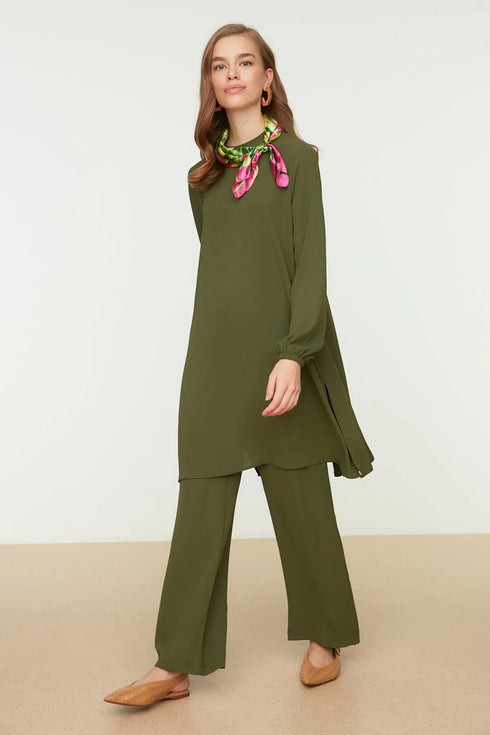 طقم تونيك وبنطلون بلون زيتي
