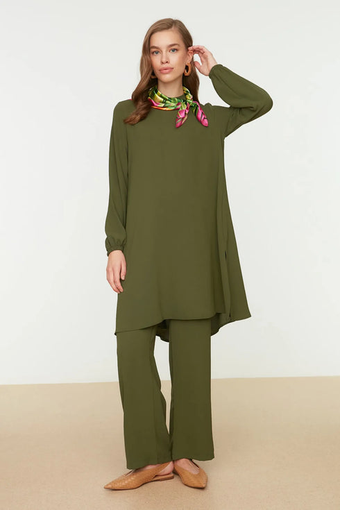 طقم تونيك وبنطلون بلون زيتي