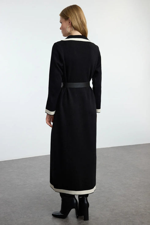 فستان تريكو بحزام لون أسود