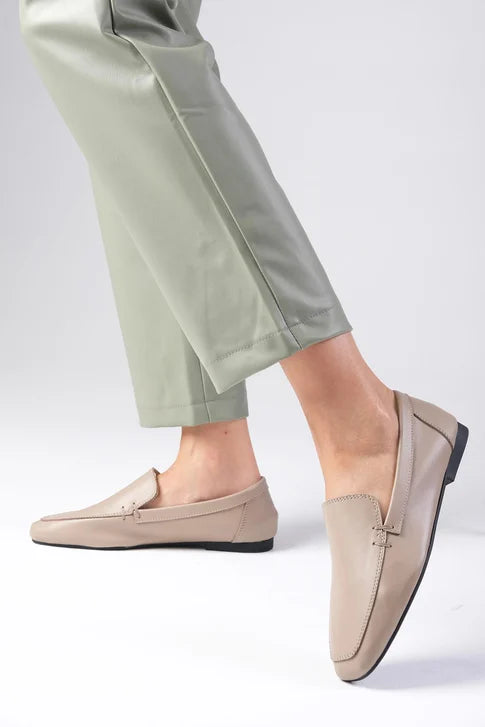 حذاء لوفر من الجلد الحقيقي بلون البيج