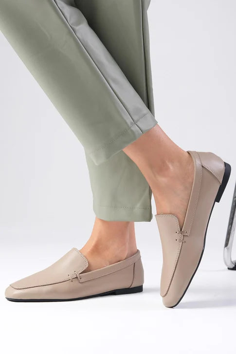 حذاء لوفر من الجلد الحقيقي بلون البيج