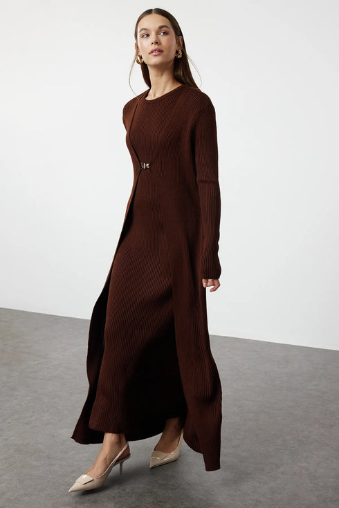 طقم نسائي تريكو قطعتين باللون البني