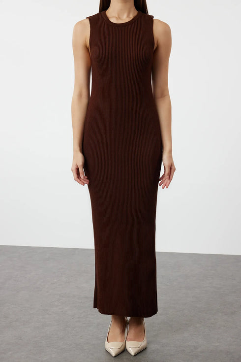 طقم نسائي تريكو قطعتين باللون البني