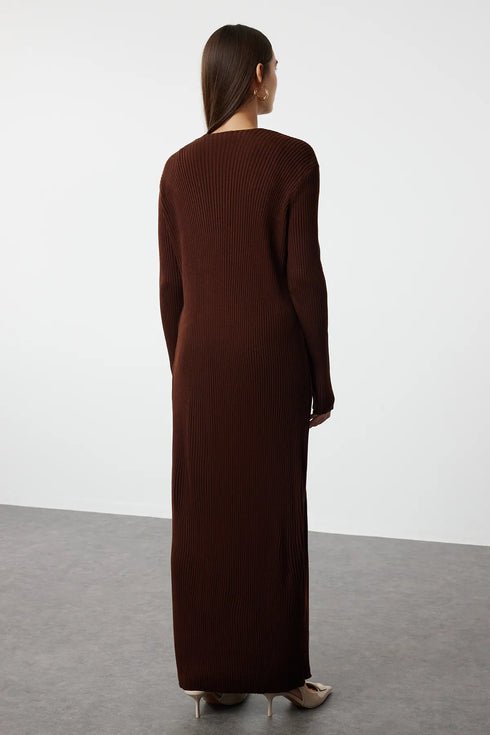 طقم نسائي تريكو قطعتين باللون البني