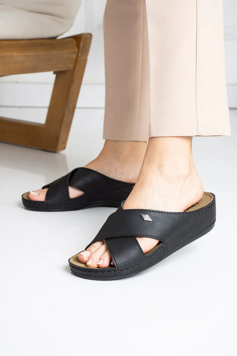 سليبر يومي للنساء لون أسود