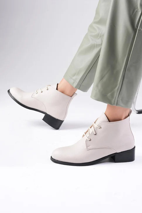 جزمة قصيرة لون بيج