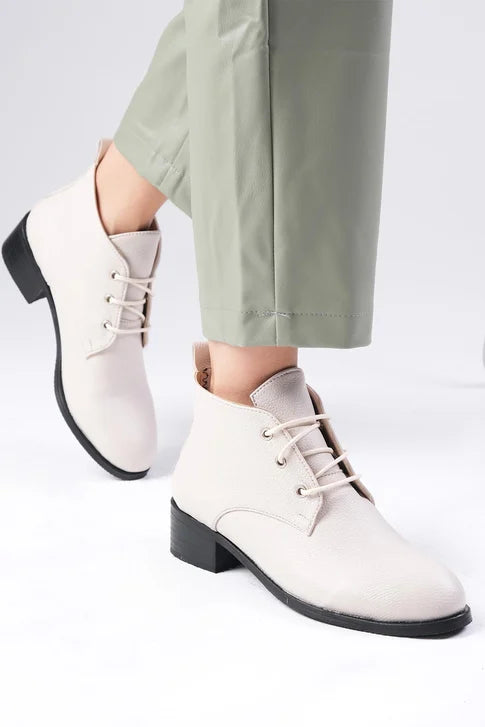 جزمة قصيرة لون بيج