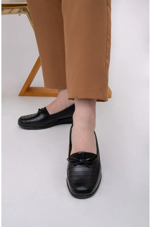 حذاء أسود طبي