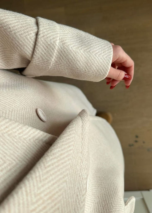 معطف جوخ طويل لون بيج