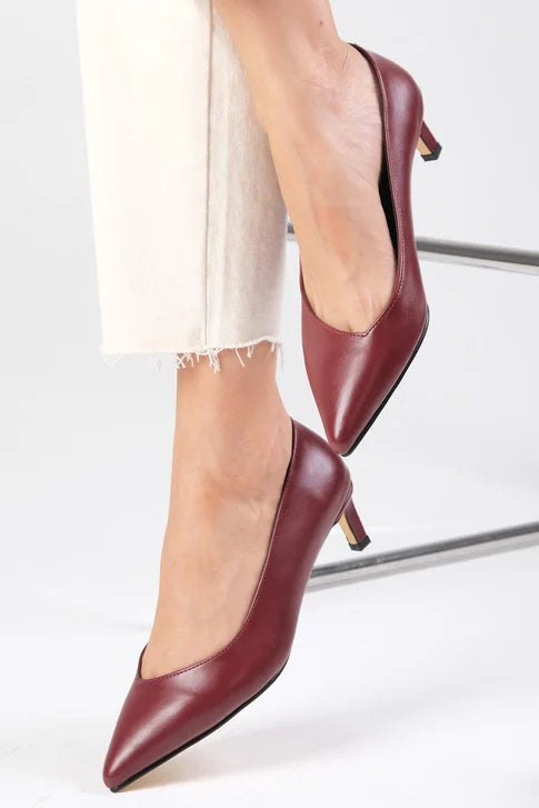 حذاء بكعب قصير لون عنابي