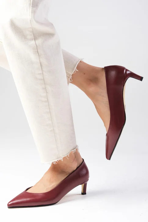 حذاء بكعب قصير لون عنابي