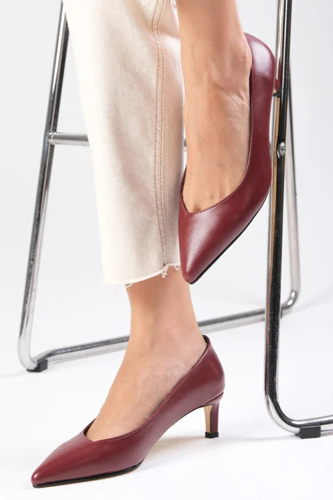 حذاء بكعب قصير لون عنابي