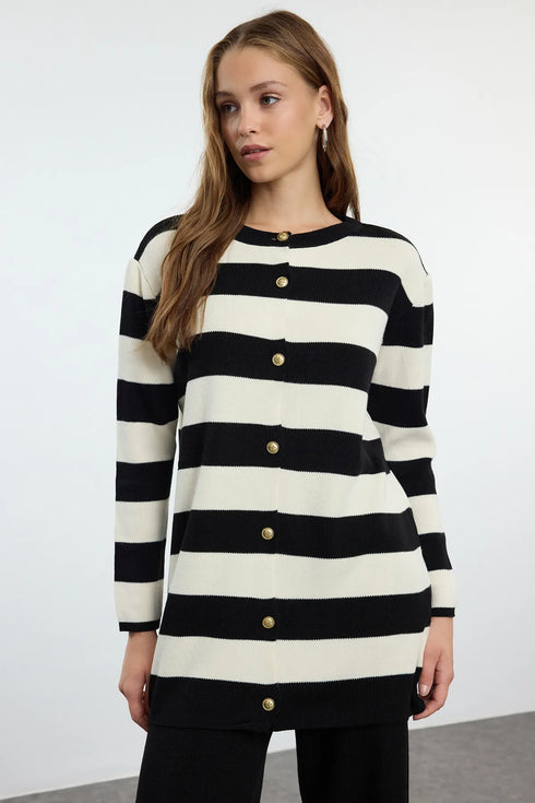 طقم كارديجان تريكو مخطط باللون الأسود