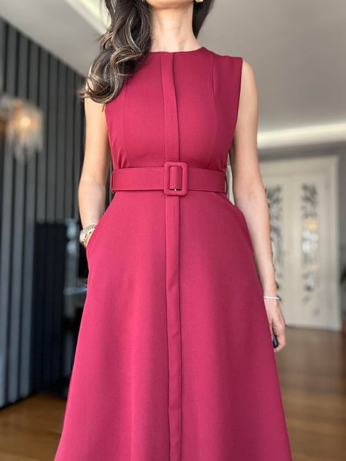 فستان بحزام لون خمري