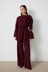 طقم قطعتين مع بروش على الكتف باللون البوردو