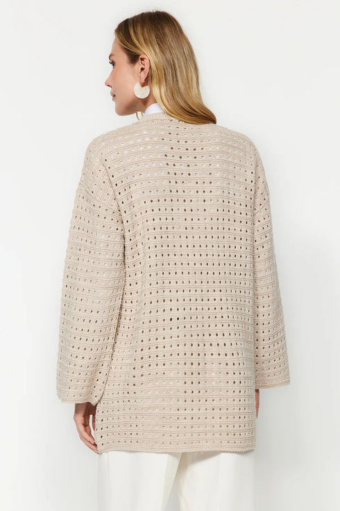 كنزة - تريكو باللون البيج