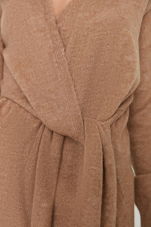 فستان تريكو طويل لون عسلي