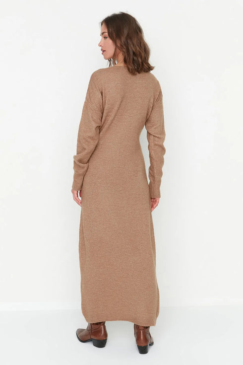 فستان تريكو طويل لون عسلي
