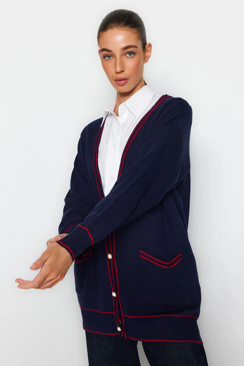 جرزة صوفية باللون الأزرق الغامق