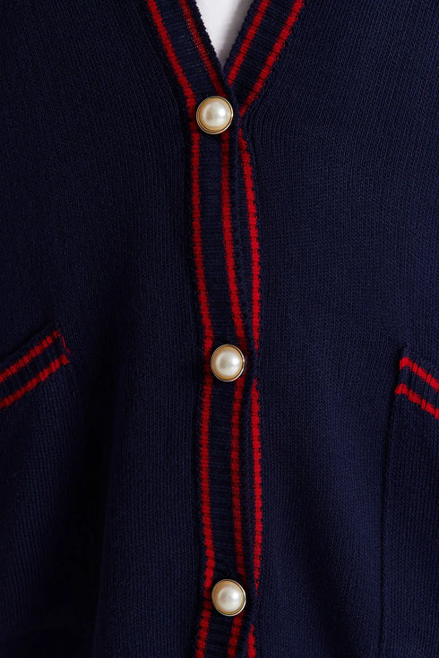 جرزة صوفية باللون الأزرق الغامق