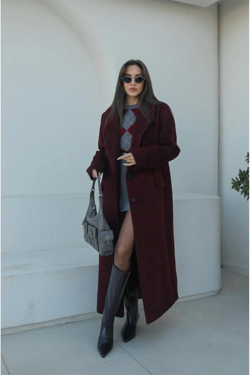 معطف جوخ مخطط باللون البوردو
