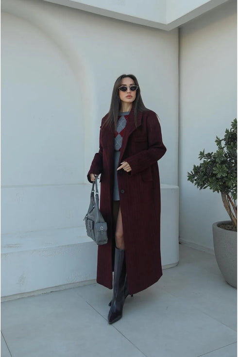 معطف جوخ مخطط باللون البوردو