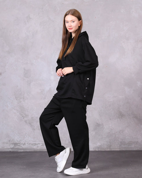 طقم نسائي باللون الأسود