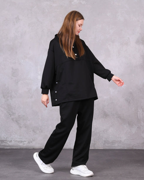 طقم نسائي باللون الأسود