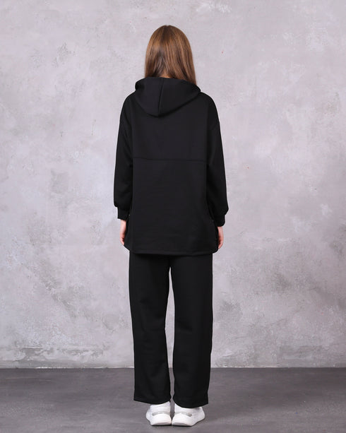 طقم نسائي باللون الأسود